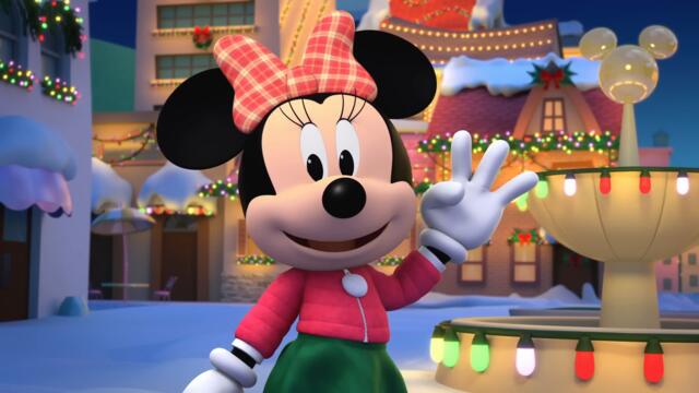 Mickey and Minnie Build a Snowman ⛄ | Me & Mickey | Vlog 34 | @disneyjunior​