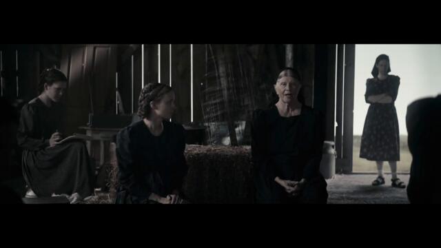 DIRECTING WOMEN TALKING