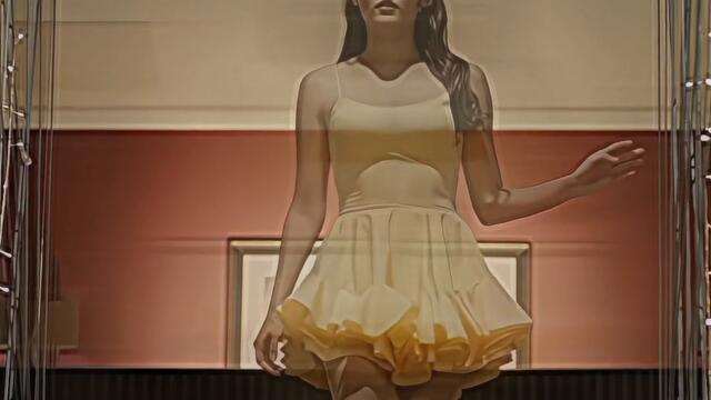 вспомнил ее, увидев платье 💛