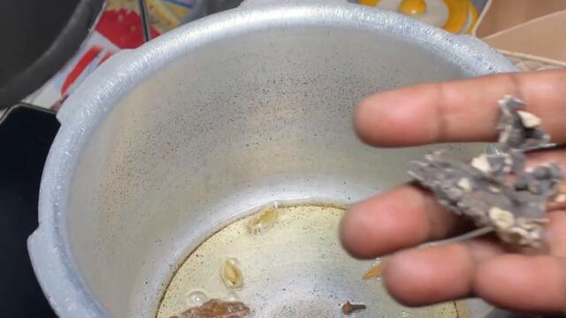 எல்லா விதமான Tiffinக்கும் ஏற்ற ஹோட்டல் ஸ்டைல் வெஜிடபிள் வெள்ளை குருமா - White Kuruma In Tamil!!