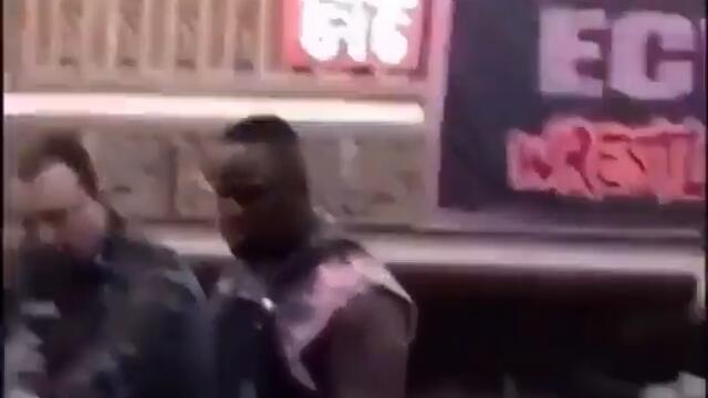 EXTENDED VIDEO: Female fan ejected from ECW show after disrespecting 10-bell salute to Rick Rude