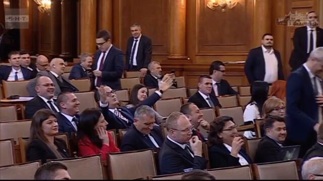 Кремена Кунева иска да бие Цончо Ганев: Моля ви спрете насилието!