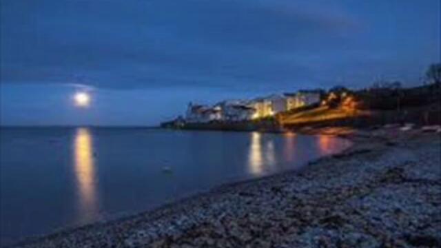 Море и луна