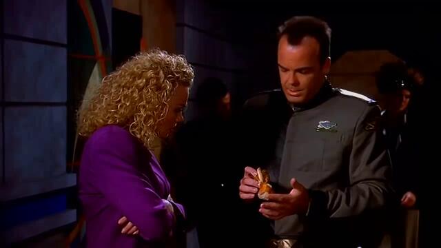 Babylon 5 - S01E04 - Infection 1/2 - BG AUDIO