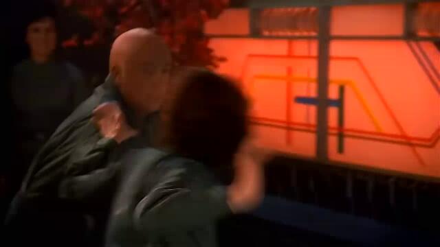 Babylon 5 - S02E10 - GROPOS 2/2 - BG AUDIO