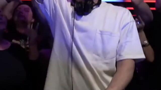 Ravey remixes at DJ Mag HQ 🔥 #Anjunadeep #Shorts
