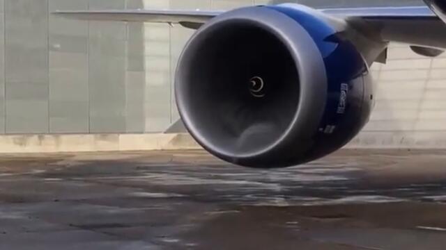 Massive #Boeing Dreamliner #B787 Engine Running Full Power #Flying #Aviaiton #AeroArduino