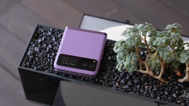 Motorola RAZR+ Hands-On: 2 Phones In 1!