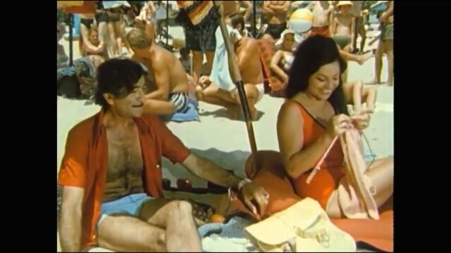 Чичо Манчо се докопа до фотоапарата ама май не е този - С деца на море