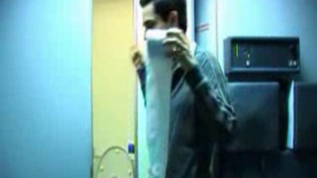 Луд Номер В Самолета - Vbox7[via torchbrowser.com]