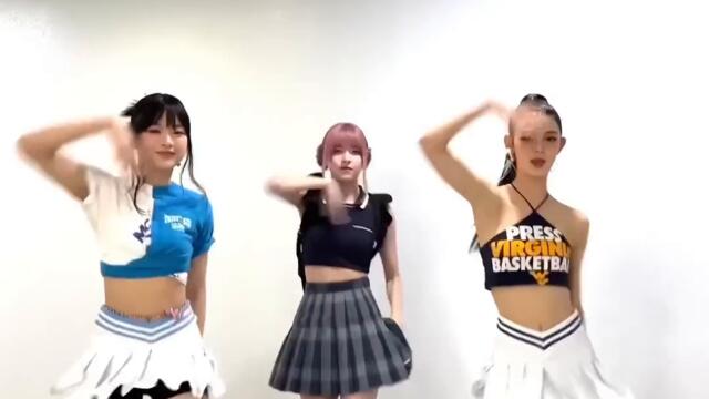 #ImSuperShy let’s gaurr with #NMIXX #LILY 🐨 #NewJeans #뉴진스 #DANIELLE #HANNI #NewJeans_SuperShy