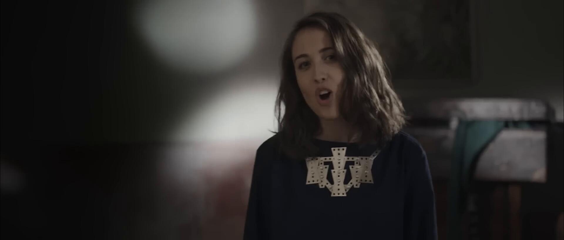 Элис мертон no roots. Элис мёртон. Alice Merton no roots. Элис roots Мертон. Клип no roots Alice Merton.