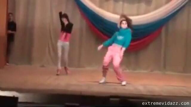 Бой На Сцената - Vbox7[via torchbrowser.com]