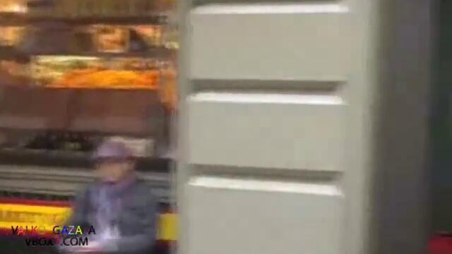 Лудо маце се разкарва полу гола на сред студа - Vbox7[via torchbrowser.com]