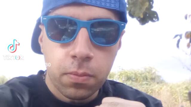 2023-10-27-125052560