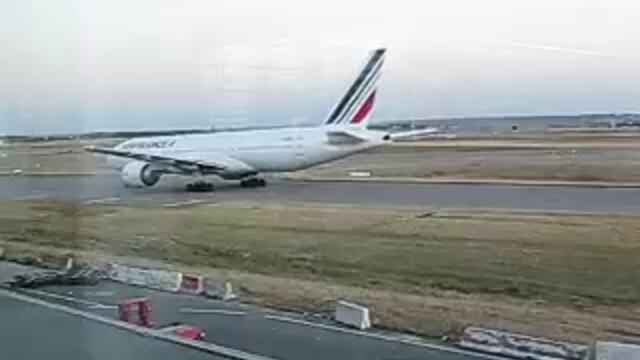 Airport Paris 015 - Vbox7[via torchbrowser.com]