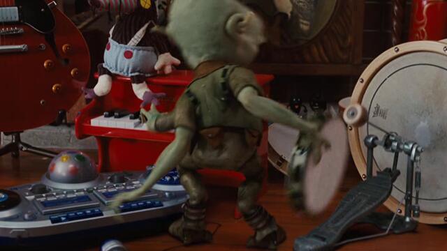 Пришълци на тавана Aliens in the Attic   (2009)  Бг Аудио Част 2