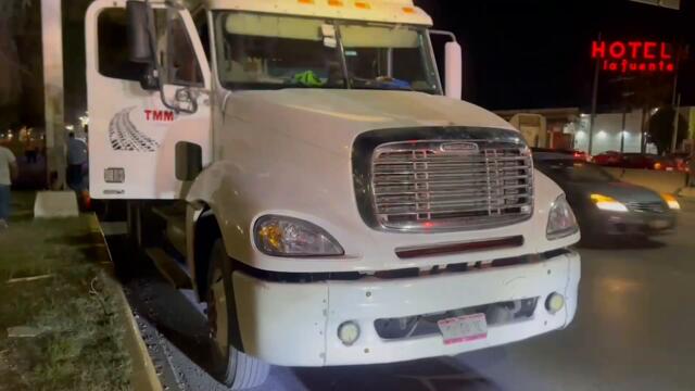 Fuerte accidente vial colapsa bulevar Fundadores en ambos sentidos