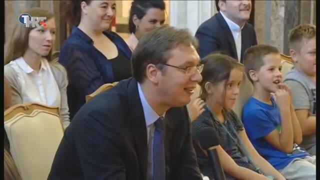 Aleksandar Vucic djecaku iz Hrvatske- Trebao bi navijati za Partizan ili Zvezdu 24. 8. 2017