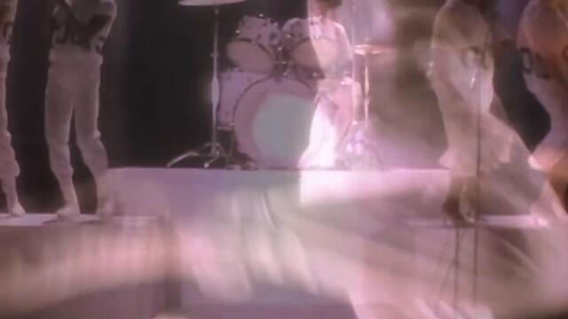 Wham! - Wake Me Up Before You Go-Go (Official Video)