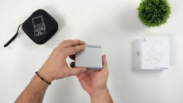 ANBERNIC RG35XXSP First Look! They Finally Did It And It’s Great But…