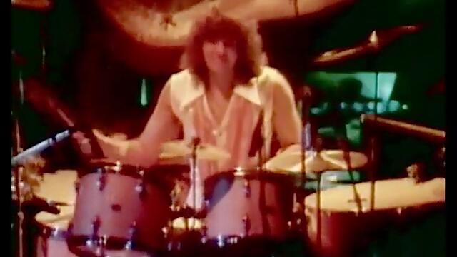 Electric Light Orchestra - Sweet Talkin' Woman (full original clip with stereo remaster)