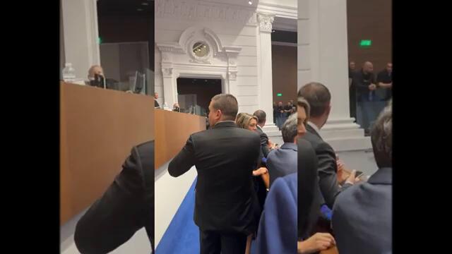 ИЗВЪНРЕДНО! ИТН и Възраждане блокираха пленарното заседание недопускайки разкрит опит за измама