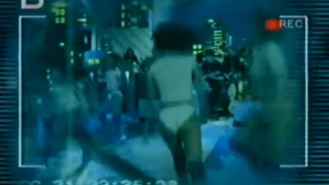 t.A.T.u.  Я сошла с ума Нас не догонят Live Slavi's Show 2002 - Nas Ne Dogonyat (_Not Gonna Get Us_)