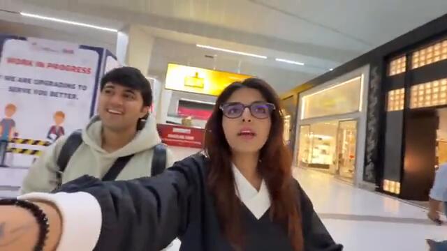 Mickey mouse ke sath aa gayi hun Singapore 🤪 | Ashi Khanna