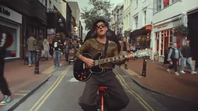 Romain Axisa - Welcome To My Town (Official Video)