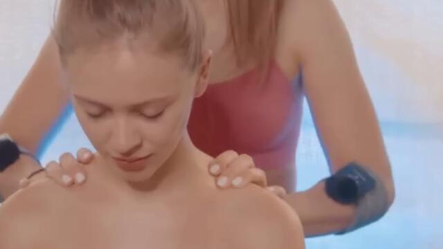 Красиво момиче получава масаж ЧАСТ 2