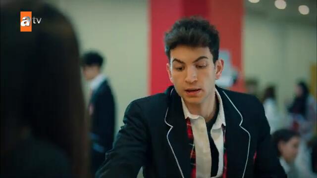 Tolga, Cemile'yi görmek için kantinden ayrılmıyor - Kardeşlerim 35. Bölüm