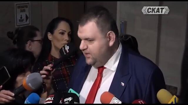 И на Делян Пеевски му се привиждат изнемогващи и гладуващи българи. Ще сваля цените на храните някак