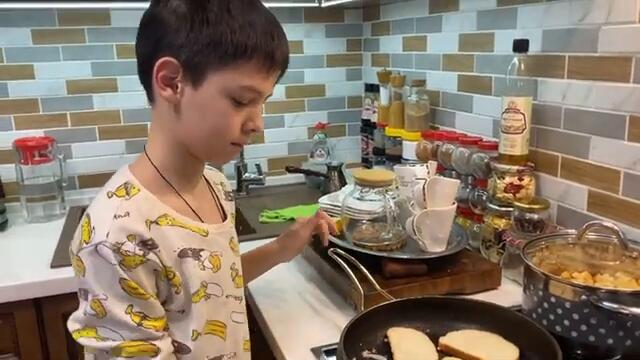 Как ОТМЫТЬ КУХНЮ от жира. Пол больше НЕ МОЮ, а моет он:  Roborock QRevo MaxV.