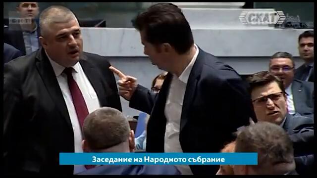 Кирил Петков опитва саморазправа с Пеевски, а Пеевски го обвинява, че е дрогиран