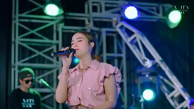 Dini Kurnia - Mandek (Official Music Video)