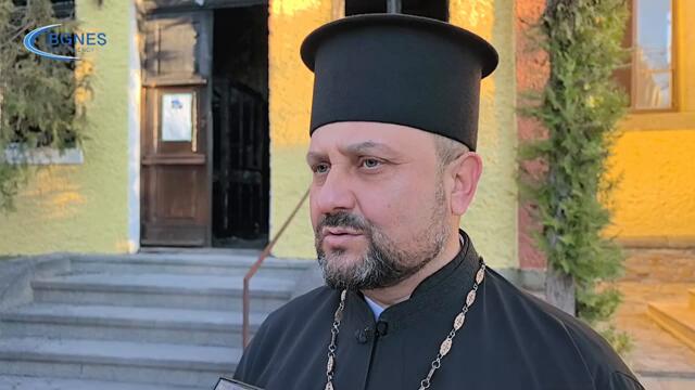 Разчистват храм Света Богородица в Сливен след пожара