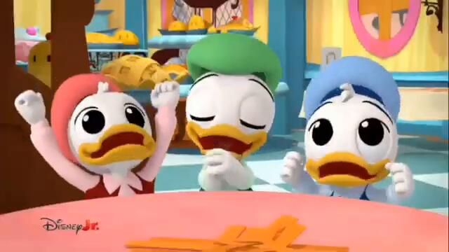 Mickey Mouse Funhouse - Sitting Ducks EXCLUSIVE CLIP