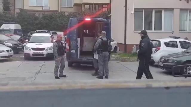 Крешник Бектеши од ПС Карпош на пат кон судот во Кочани