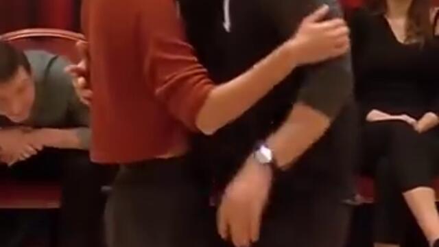 Невероятен танц на песента Макарена