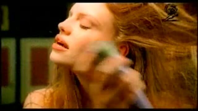 golden_hair_hairspray-_-mirror-_film_by_advico_y&r_zurich_-_adsspot_advertising_archive[via_torchbrowser.com] (360p)