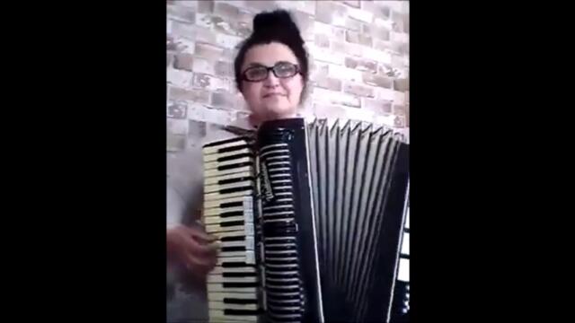 баба Марта на мен кима и кожуха свой съблече