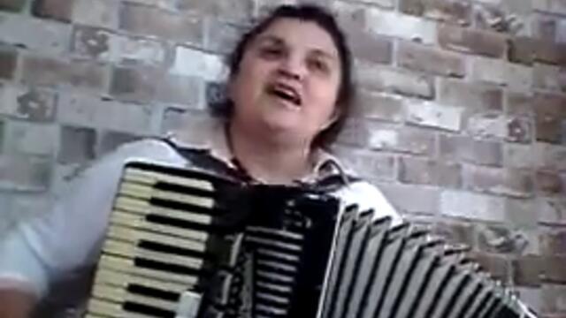 Чие е това момиче