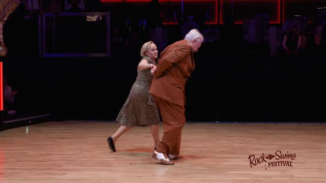 Може да е старо но работи като добре смазана машина.