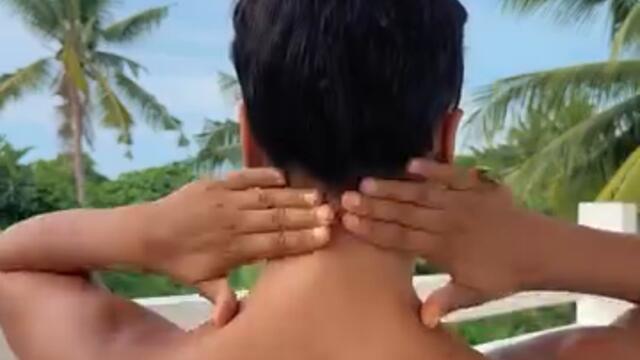 Самомасажиране на гърба и врата