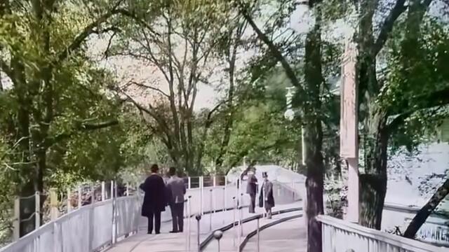 Подвижна дървена платформа от 1900 г. наподобяваща съвременен ескалатор