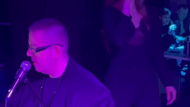 Поздрави от пиано бара на хотел NikS в Севлиево
