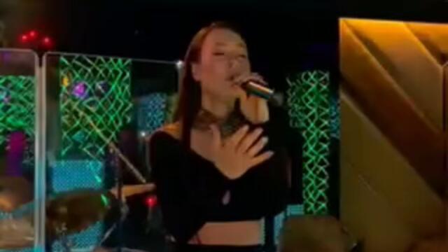 Маги Джанаварова на живо в Piano Bar "Selecto" ВеликоТърново