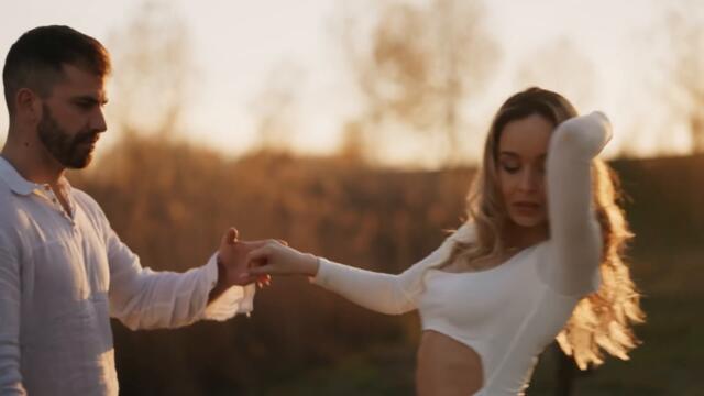 ELMA SINANOVIC - NA JORGOVAN NOC MI MIRISE [OFFICIAL VIDEO]